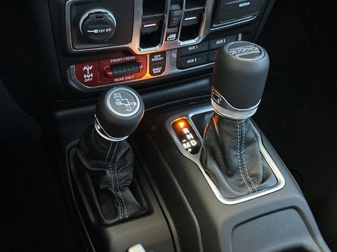 Used 2025 Jeep Wrangler Unlimited Rubicon 392 AWD/4WD image 21
