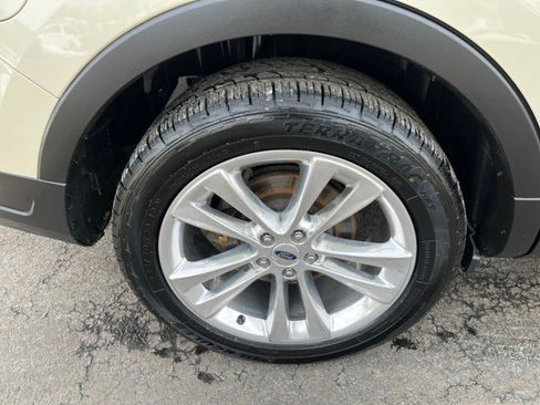 Used 2018 Ford Explorer XLT w/ Equipment Group 202A image 7