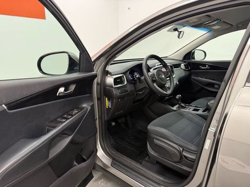 Used 2016 Kia Sorento LX image 9