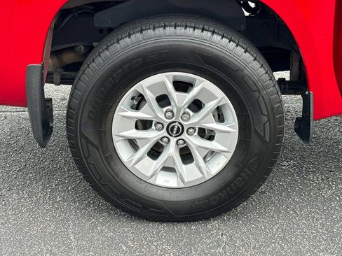 Used 2024 Nissan Frontier SV w/ Technology Package RWD image 18