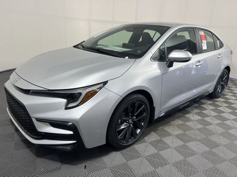 Used 2024 Toyota Corolla SE FWD image 9