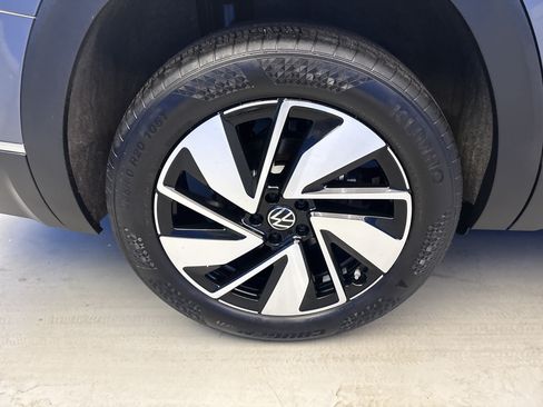 Used 2024 Volkswagen Atlas SEL AWD/4WD image 8