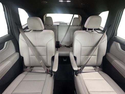 Used 2026 GMC Acadia Elevation w/ Elevation Premium Package FWD image 17