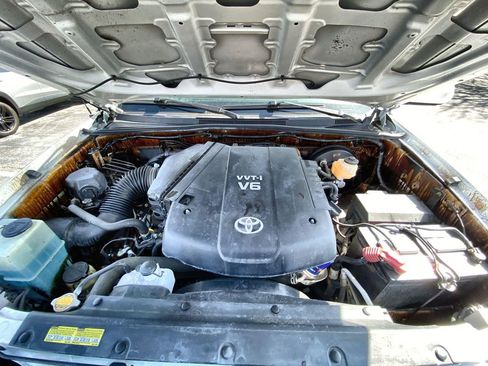 Used 2013 Toyota Tacoma PreRunner w/ TRD Sport Pkg image 28