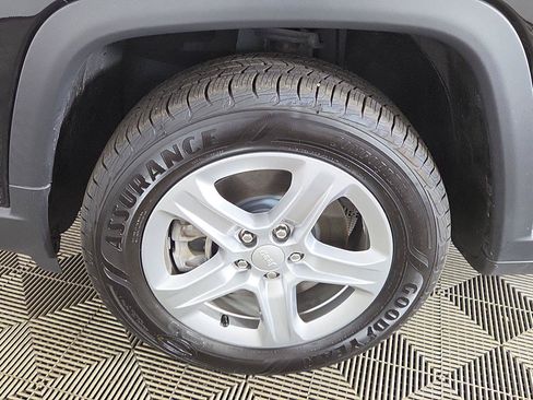 Used 2023 Jeep Compass Latitude AWD/4WD image 10