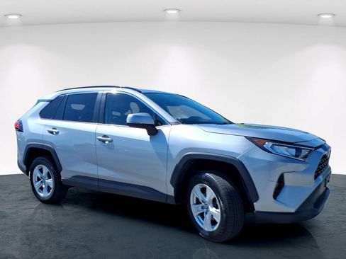 Used 2019 Toyota RAV4 XLE AWD/4WD image 4