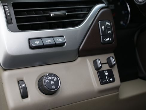 Used 2019 Chevrolet Tahoe Premier RWD image 25