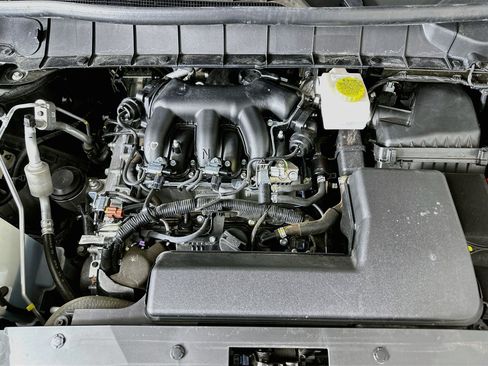 Used 2025 Nissan Pathfinder SV FWD image 34