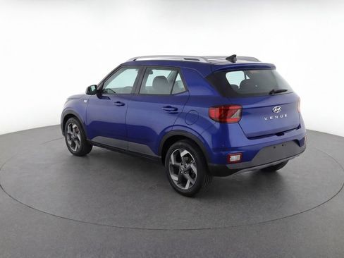 Used 2023 Hyundai Venue Limited FWD image 3
