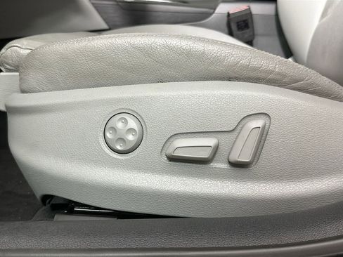 Used 2018 Audi A3 e-tron Premium w/ Sport Package image 22