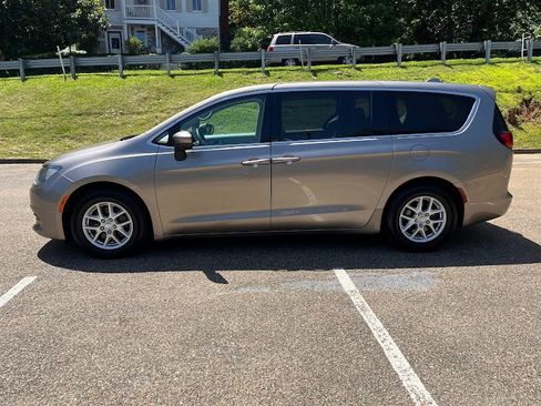Used 2017 Chrysler Pacifica Touring FWD image 24