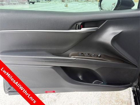 Used 2023 Toyota Camry SE image 19
