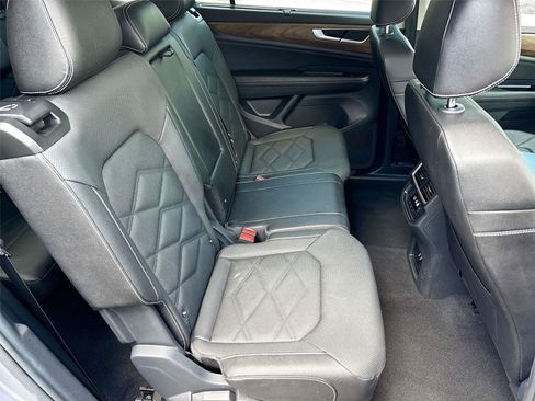 Used 2025 Volkswagen Atlas SE FWD image 28