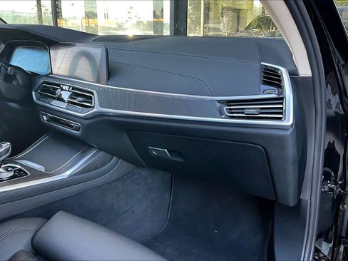 Used 2022 BMW X7 xDrive40i w/ Parking Assistance Package image 18