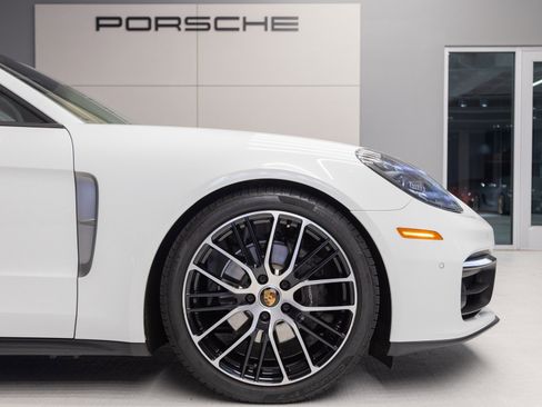 Certified 2023 Porsche Panamera 4 Platinum Edition image 11