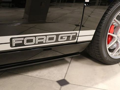 Used 2005 Ford GT Base image 30
