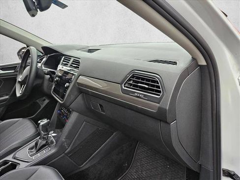 Used 2023 Volkswagen Tiguan SE image 23