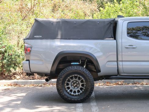 Used 2021 Toyota Tacoma TRD Off-Road w/ Technology Package AWD/4WD image 13