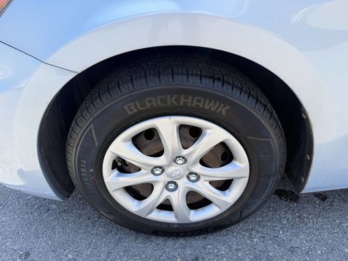 Used 2012 Hyundai Accent GLS FWD image 24