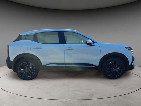 New 2025 Nissan Kicks SR w/ SR Premium Package image 10