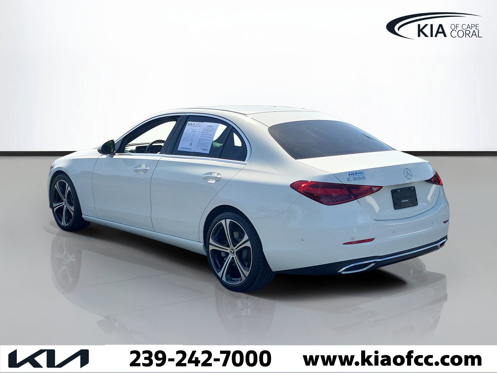 Used 2024 Mercedes-Benz C 300 Sedan image 4