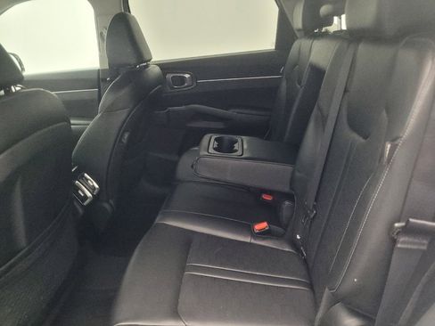 Used 2024 Kia Sorento S FWD image 18