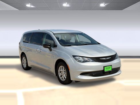 Used 2024 Chrysler Voyager LX FWD image 7