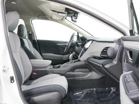 Used 2025 Subaru Outback Premium AWD/4WD image 11