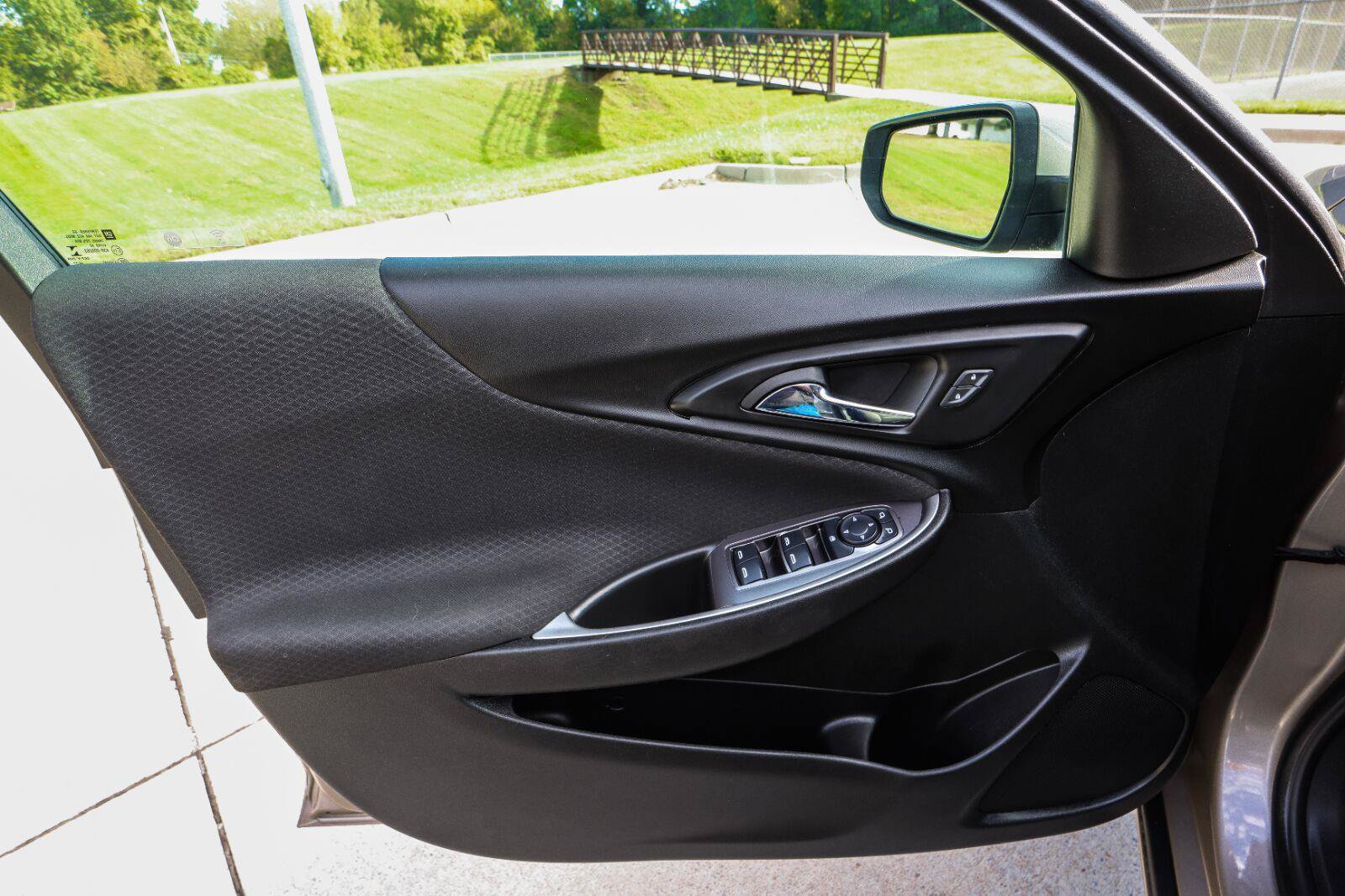 Used 2023 Chevrolet Malibu LT FWD image 33
