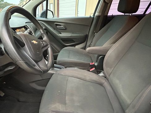 Used 2018 Chevrolet Trax LS w/ LPO, Cargo Package image 11