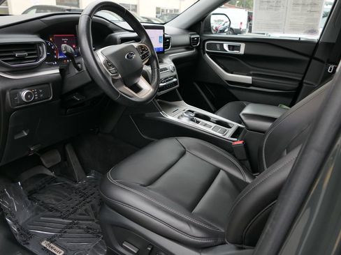 Used 2021 Ford Explorer XLT w/ Equipment Group 202A RWD image 13