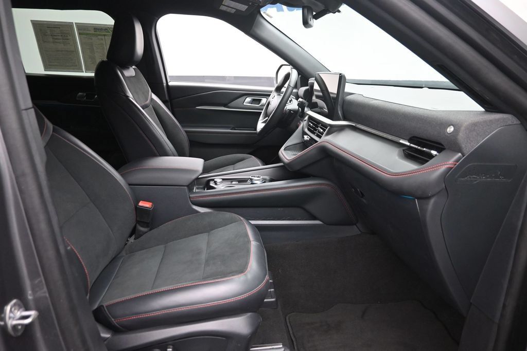 Used 2025 Ford Explorer ST AWD/4WD image 9