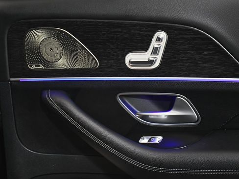 Used 2025 Mercedes-Benz GLS 450 4MATIC image 15