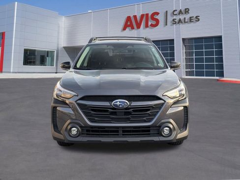 Used 2025 Subaru Outback Premium image 9