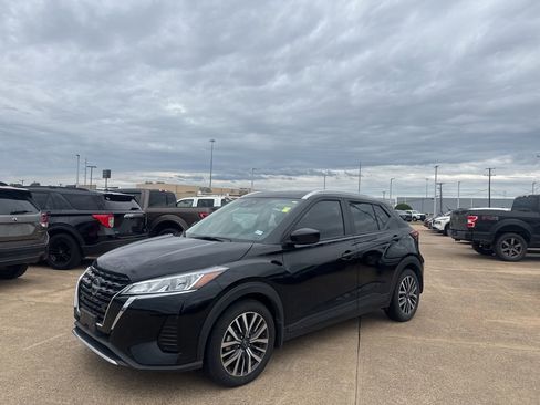 Used 2023 Nissan Kicks SV FWD image 8