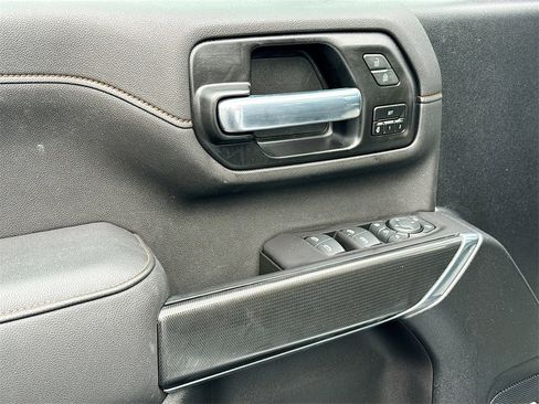 Used 2021 GMC Sierra 2500 AT4 w/ AT4 Premium Plus Package image 17