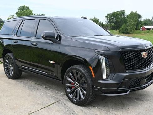 Used 2026 Cadillac Escalade V AWD/4WD image 3
