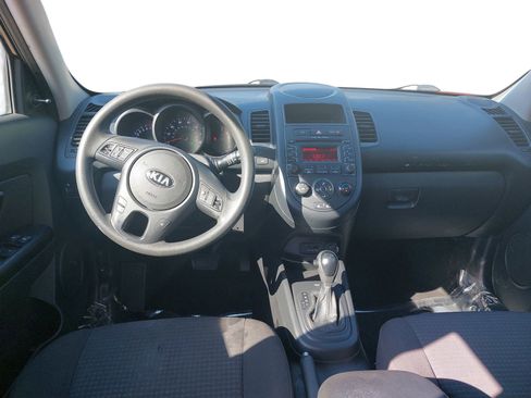 Used 2013 Kia Soul FWD image 9