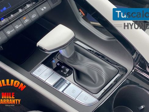 New 2025 Hyundai Elantra Limited image 24