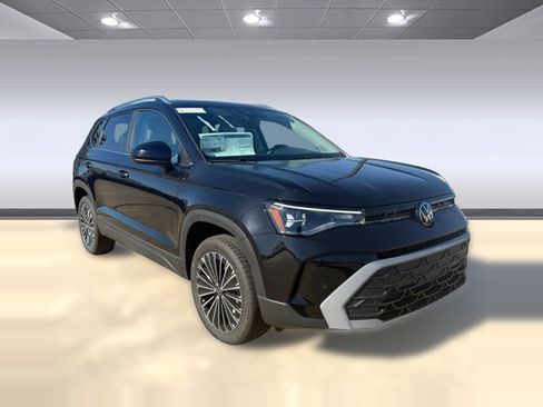 New 2026 Volkswagen Taos SE FWD image 6