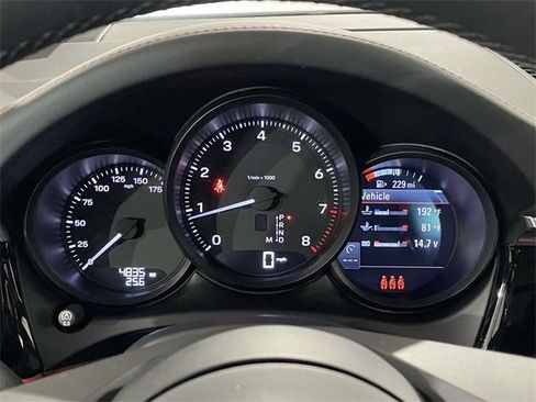Used 2025 Porsche Macan image 47