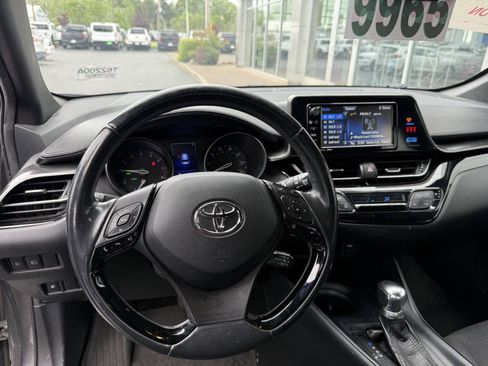 Used 2018 Toyota C-HR XLE FWD image 15