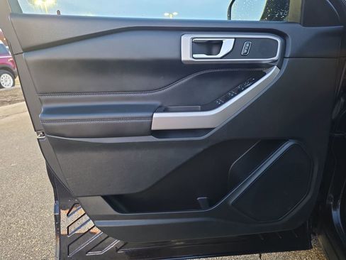 Used 2023 Ford Explorer XLT w/ Equipment Group 202A image 17