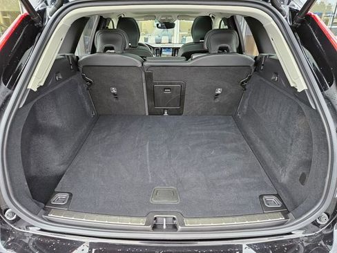 Certified 2025 Volvo XC60 B5 Plus AWD/4WD image 8