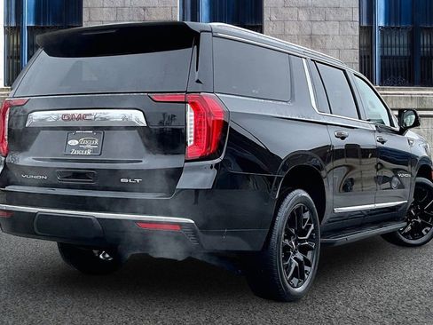 Used 2023 GMC Yukon XL SLT w/ SLT Premium Package image 11