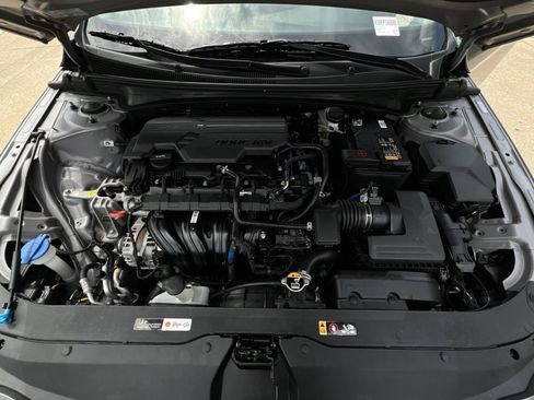 Used 2024 Hyundai Elantra Limited FWD image 45