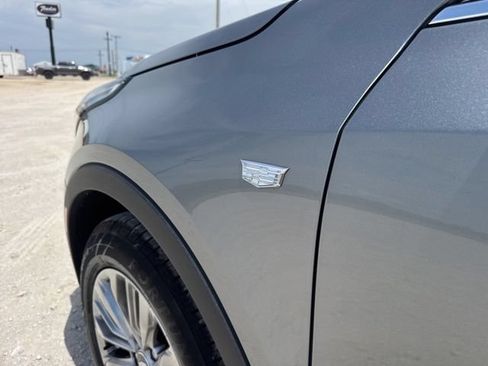 Used 2023 Cadillac XT4 Premium Luxury FWD image 8