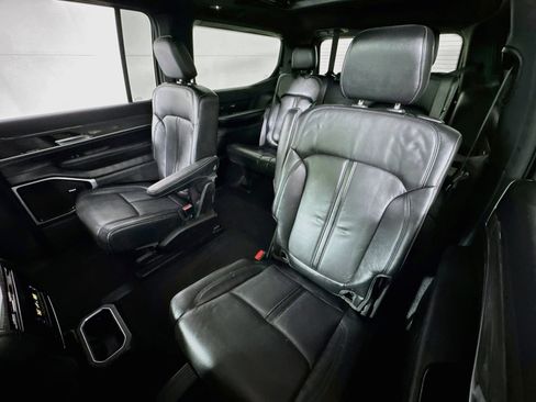 Used 2022 Jeep Wagoneer Series III w/ Premium Group I AWD/4WD image 24