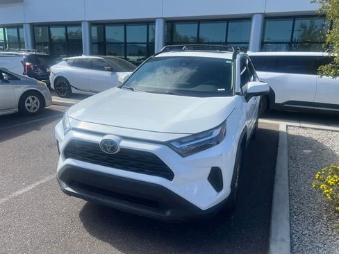Used 2022 Toyota RAV4 XLE w/ Convenience Package AWD/4WD image 3