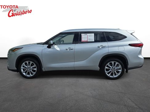 Used 2023 Toyota Highlander Limited image 8